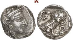 GRIECHISCHE MÜNZEN ATTICA. ATHEN. AR-Tetradrachme, um 350/295 v. Chr.; 17,18 g. Athenakopf r. mit attischem Helm//Eule r., dahinter Olivenzweig und Mondsichel. Flament S. 125 ff., Gruppe Pi III. Min. 