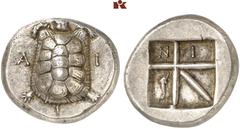 GRIECHISCHE MÜNZEN AEGINA. AEGINA. AR-Stater, 350/338 v. Chr.; 12,26 g. Landschildkröte zwischen A-I//Fünffach geteiltes Incusum, darin N-I und Delphin. BMC 190 f; Hoover 439. R Herrliche Patina, fast