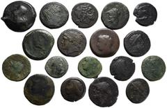 GRIECHISCHE MÜNZEN LOTS Münzen aus Magna Graecia: Enthalten sind Bronzeprägungen aus Sizilien, u.a. Akragas, Gela, Kamarina, Messana, Panormos und Syrakus, sowie aus Bruttium. 39 Stück. Meist schön-se