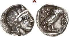 GRIECHISCHE MÜNZEN ATTICA. ATHEN. AR-Tetradrachme, um 440/420 v. Chr.; 17,15 g. Athenakopf r. mit attischem Helm//In Incusum: Eule r., dahinter Olivenzweig und Mondsichel. Flament Gruppe II. Herrliche
