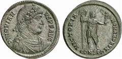 RÖMISCHE MÜNZEN (ROMAN COINS) MÜNZEN DER RÖMISCHEN KAISERZEIT Jovianus, 363-364. Æ-Doppelmaiorina, Constantinopolis, 3. Offizin; 8.62 g. Drapierte Büste r. mit Rosettendiadem//Kaiser steht v. v. mit L