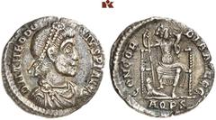 RÖMISCHE MÜNZEN MÜNZEN DER RÖMISCHEN KAISERZEIT. Theodosius I., 379-395. AR-Siliqua, 378/383, Aquileia; 2,00 g. Drapierte Büste r. mit Perl- diadem//Constantinopolis sitzt v. v. mit Zepter und Füllhor
