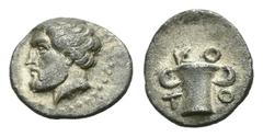 GREEK COINS THRACIA KÖNIGREICH. Kotys I., 384-359 v. Chr. AR-Trihemiobol, Kypsela; 0,85 g. Bärtiger Kopf l.//Zweihenkliger Skyphos. Peter S. 114; Topalov (2005) 96. RR Attraktives Exemplar, sehr schön