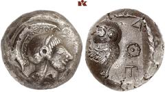 MÜNZEN DER ANTIKEN WELT AUS VERSCHIEDENEM BESITZ GRIECHISCHE MÜNZEN. ATTICA. ATHEN AR-Tetradrachme, 500/480 v. Chr.; 17,12 g. Athenakopf r. mit attischem Helm//In Incusum: Eule steht r., dahinter Oliv