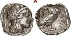 MÜNZEN DER ANTIKEN WELT AUS VERSCHIEDENEM BESITZ GRIECHISCHE MÜNZEN. ATTICA. ATHEN AR-Tetradrachme, um 440/420 v. Chr.; 17,18 g. Athenakopf r. mit attischem Helm//In Incusum: Eule r., dahinter Olivenz