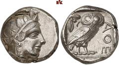 MÜNZEN DER ANTIKEN WELT AUS VERSCHIEDENEM BESITZ GRIECHISCHE MÜNZEN. ATTICA. ATHEN AR-Tetradrachme, um 440/420 v. Chr.; 17,16 g. Athenakopf r. mit attischem Helm//In Incusum: Eule r., dahinter Olivenz