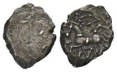 CELTIC COINS GALLIA LINGONES. AR-Quinar, 1. Jahrhundert v. Chr.; 1,9 g. Romakopf l. mit Helm//Pferd l. Castelin, Zürich 649; Delestrée/Tache DT 3195. Von verbrauchtem Aversstempel. Feine Tönung, sehr 