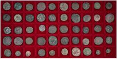 ROMAN COINS LOTS RÖMISCHER MÜNZEN Bronzemünzen des 4. Jahrhunderts: Enthalten sind Exemplare des Licinius I., Constantinus I. (darunter auch Constantinopolis- und Urbs Roma-Prägungen), Crispus, Consta