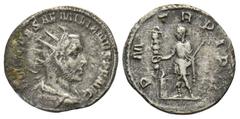 ROMAN COINS MÜNZEN DER RÖMISCHEN KAISERZEIT Aemilianus, 253. AR-Antoninian, Rom; 2,57 g. Drapierte Büste r. mit Strahlenbinde//Kaiser steht l. mit Patera und Zepter, davor Standarte und Dreifuß. Coh. 