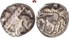 KELTISCHE MÜNZEN BRITANNIA. ICENI. AV-Stater, Typ "Norfolk Wolf", 50/20 v. Chr.; 5,59 g. Stilisierter Apollokopf r.//Wolf l., auf seinem Rücken Vogel, darüber Halbmond, in den Feldern Punkte und Kugel