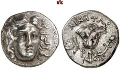 GRIECHISCHE MÜNZEN IN SCHÖNEN ERHALTUNGEN - DIE SAMMLUNG DR. GUY SYLVAIN PAUL BASTIN CARIA. RHODOS. AR-Drachme, 205/190 v. Chr., Magistrat Ainetor; 2,66 g. Helioskopf fast v. v//Rose, l. Schmetterling