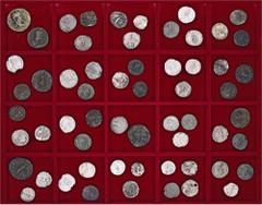 ROMAN COINS LOTS RÖMISCHER MÜNZEN Severer: Enthalten sind Silber- und Bronzemünzen der Julia Domna (17x), des Caracalla (20x), der Plautilla (1x), des Geta (7x), des Elagabalus (5x), der Julia Maesa (