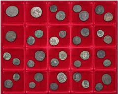 ROMAN COINS ROMAN COINS LOTS RÖMISCHER MÜNZEN Spätrömische Bronzemünzen: Enthalten sind Bronzemünzen aus dem 4. Jahrhundert (hauptsächlich), u.a. des Maximianus, Constantius I., Maxentius, Licinius I.