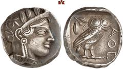 KELTISCHE & GRIECHISCHE MÜNZEN GRIECHISCHE MÜNZEN. ATTICA. ATHEN AR-Tetradrachme, um 440/420 v. Chr.; 17,08 g. Athenakopf r. mit attischem Helm//In Incusum: Eule r., dahinter Olivenzweig und Mondsiche