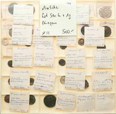 Römer Lot 51x Cu + Ag Münzen meist Römer, dabei auch Sasaniden, Provenienz: Dorotheum (meist mit Beschreibungszettel vor 1993). s-ss