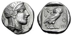 ATHEN. Tetradrachme. 479-393. Behelmter Athenakopf r. Rs: Eule r., dahinter Olivenzweig und Mondsichel. SNG COP. 32 ff. Svoronos Pl. 12-16. 17,17g. Hohes Relief. Rs. schön zentriert. fast vz