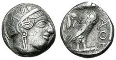 ATHEN. Tetradrachme. 479-393. Behelmter Athenakopf r. Rs: Eule r., dahinter Olivenzweig und Mondsichel. SNG COP. 32 ff. Svoronos Taf. 12-16. 16,52g. Hohes Relief. L. korrodiert. Rs. kl. Kratzer. ss-vz