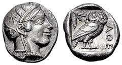 ATHEN. Tetradrachme. 479-ca. 450. Athenakopf mit attischem Helm r., auf dem Helmkessel Ranke und 3 Olivenblätter. Rs: A_E Eule r., dahinter Olivenzweig und Mondsichel. Alles in Quadratum incusum. SNG 