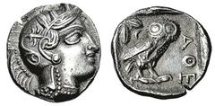 ATHEN. Tetradrachme. Ca. 450-404. Athenakopf mit attischem Helm r., auf dem Helmkessel Ranke und 3 Olivenblätter. Rs: A_E; Eule r., dahinter Olivenzweig und Mondsichel. Alles in Quadratum incusum. SNG
