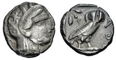 ATHEN. Tetradrachme. 479-404. Behelmter Athenakopf r. Rs: Eule r., dahinter Olivenzweig und Mondsichel. SNG COP. 32 ff. Svoronos Taf. 12-16. 17,13g. Hohes Relief. Rs. Prüfhieb. fast ss