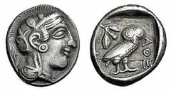 ATHEN. Drachme. 479-404. Behelmter Athenakopf r. Rs: Eule r., dahinter Olivenzweig. SNG COP. 41 ff. 4,16g. Hohes Relief. Rs. feiner Stempelriß. fast vz