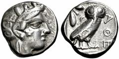 GRIECHISCHE MÜNZEN ATTIKA ATHEN. Tetradrachme. Behelmter Athenakopf r. Rs: Eule r., dahinter Olivenzweig und Mondsichel. SNG COP. 32 ff. Svoronos Taf. 12-16. 17.12g. Hohes Relief. Vs. kl. Kratzer. ss