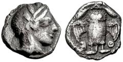 GRIECHISCHE MÜNZNE GRIECHISCHES MUTTERLAND ATTIKA ATHEN. Trihemiobol. 479-404. Behelmter Athenakopf r. Rs: Eule frontal mit geöffneten Flügeln, darüber Olivenzweig. SNG COP. 50 ff. 0.84g. Dunkle Tönun