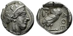 GRIECHISCHES MUTTERLAND ATTIKA ATHEN. Tetradrachme. 479-404. Behelmter Athenakopf r. Rs: Eule r., dahinter Olivenzweig und Mondsichel. SNG COP. 32 ff. Svoronos Taf. 12-16. 16.77g. Hohes Relief. Schöne