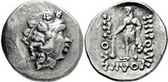KELTEN, DONAUKELTEN, IMIT. D. TETRADR. V. THASOS. Tetradrachme. Dionysoskopf mit Efeukranz r. Rs: Herakles steht l. mit Keule. Stilisierte Darstellungen und aufgelöste Legende. OTA -, vgl. Klasse III.