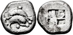 GRIECHISCHE MÜNZEN, GRIECHISCHES MUTTERLAND, THRAKISCHE INSELN, THASOS. Hemiobol. 463-411. 2 Delphine schwimmen in entgegengesetzte Richtungen. Rs: Viergeteiltes Quadratum incusum. SNG COP. 1021. 0.54
