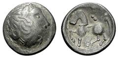 Kelten Donaukelten IMIT. D. TETRAD. PHILIPPOS II. Tetradrachme. Typ "Sattelkopfpferd". Barbarisierter Zeuskopf r. Rs: Pferd l., Reiter angedeutet. OTA 303,6. Slg. Schörghuber 654 f. 6,55g. ss-s Estima