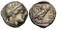 GRIECHISCHE MÜNZEN, GRIECHISCHES MUTTERLAND, ATTIKA, ATHEN. Tetradrachme. 449/413. Behelmter Athenakopf r. Rs: Eule steht r. vor Olivenzweig mit Frucht und Mondsichel. Svoronos Pl. 15, 32. Hübsche Tön