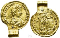 Roman Imperial Coins VALENTINIAN III (425-455). GOLD Solidus. Ravenna. Obv: D N PLA VALENTINIANVS P F AVG. Rosette-diademed, draped and cuirassed bust right. Rev: VICTORIA AVGGG / R - V / COMOB. Valen