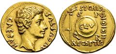 RÖMER RÖMISCHE KAISERZEIT. Augustus, 27 v. Chr. - 14 n. Chr. Aureus ø 20mm (7,92g). 20 - 19 v.Chr. Mzst. unbestimmt (Colonia Patricia?). Vs.: CAESAR AVGVSTVS, Kopf n. r. Rs.: SIGNIS / RECEPTIS / S / P