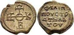 SAMMLUNG PROF. DR. WOLFRAM WEISER BYZANTINISCHE BLEISIEGEL. Siegel des 6.-7. Jahrhunderts. Philippos. Zweiseitiges Siegel ø 23mm (14,04g). ca. 650 - 700 n. Chr. Vs.: Kreuzmonogramm für ΘEOTOKE BOHΘEI.