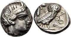 GRIECHEN ATTIKA. ATHEN Tetradrachme ø 24mm (16,97g). 420 - 405 v. Chr. Vs.: Kopf der Athena mit verziertem u. bekränztem attischen Helm n. r. Rs.: ΑΘΕ, Eule n. r., Kopf in Vorderansicht, im Feld l. ob