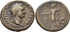 RÖMER RÖMISCHE KAISERZEIT. Domitian als Caesar, 69 - 81 n. Chr. AE As ø 28mm (12,80g). Geprägt unter Titus, 80 - 81 n. Chr. Mzst. Rom. Vs.: CAES DIVI VESP F DOMITIAN COS VII, Kopf mit Lorbeerkranz n. 