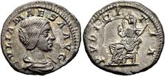 RÖMER RÖMISCHE KAISERZEIT. Iulia Maesa, 218 - 224 n. Chr. Denar ø 19mm (325,00g). 220 - 222 n. Chr. Mzst. Rom. Vs.: IVLIA MAESA AVG, drapierte Büste n. r. Rs.: PVDICITIA, Pudicitia mit Zepter thront n
