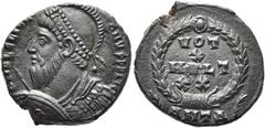 RÖMER RÖMISCHE KAISERZEIT. Julian II., 360 - 363 n. Chr. AE ø 17mm (3,26g). Mzst. Antiochia. Vs.: FL CL IVLIA-NVS P F AVG, drapierte Panzerbüste mit Helm mit Perlendiadem. Lanze ind Schild n. l. Rs.: 