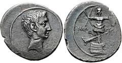 RÖMER RÖMISCHE KAISERZEIT. Augustus, 27 v. Chr. - 14 n. Chr. Denar ø 21mm (3,66g). 29 - 27 v. Chr. Mzst. in Italien, vielleicht Brundisium oder Rom. Vs.: Kopf des Augustus n. r. Rs.: IMP CAESAR, Tropa
