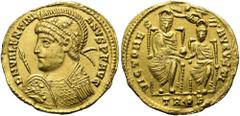 RÖMER RÖMISCHE KAISERZEIT. Valentinian I., 364 - 375 n. Chr. Solidus ø 22mm (4,49g). 368 - 375 n. Chr. Mzst. Treveris. Vs.: D N VALENTINI-ANVS P F AVG, Panzerbüste mit Helm, Perlendiadem, Schild (Schi