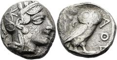 GRIECHEN ATTIKA. ATHEN Tetradrachme ø 23mm (16,78g). ca. 454 - 404 v. Chr. Vs.: Kopf der Athena mit attischem Helm n. r. Rs.: ΑΘΕ, Eule n. r., dahinter Olivenzweig u. Mondsichel. Kroll 8; SNG Cop. 31;