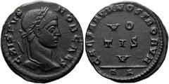 RÖMER RÖMISCHE KAISERZEIT. Crispus, 317 - 326 n. Chr. AE Follis ø 18mm (2,85g). 320 - 321 n. Chr. Mzst. Arles. Vs.: CRISPVS NOB CAES, Kopf mit Lorbeerkranz n. r. Rs.: CAESARVM NOSTRORVM / VO/TIS / V /