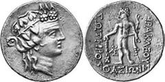 KELTEN MITTLERE UND UNTERE DONAU Nachahmungen der Tetradrachmen von Thasos Objekt-Nr.: 1016 Klasse II: Verwilderung von Kopf und Legende Tetradrachme, (15,38 g.), Vs.: Stilisierter Kopf des Dionysos n