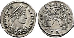 ROMER RÖMISCHE KAISERZEIT. Constans I., 337 - 350 n. Chr. Siliqua ø 21mm (3,05g). Mzst. Treveris. Vs.: FL IVL CONS-TANS P F AVG, drapierte Panzerbüste mit Perlendiadem n. r. Rs.: VICTORIAE D N AVG / T