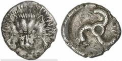 GRIECHEN . LYKIEN Perikle 1/3 Stater (2,68g). 380 / 360 v. Chr. Mzst. unbestimmt. Vs.: Frontaler Löwenskalp. Rs.: "perikle" um Triskeles. Podalia Hoard S. 15 Nr. 488 Taf.7.438 (corr.). Tönung, vz