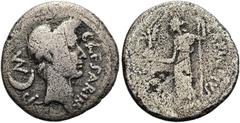 RÖMER RÖMISCHE REPUBLIK. RÖMISCHE REPUBLIK NACH 211 V. CHR. L. Aemilius Buca und C. Iulius Caesar, 44 v. Chr. Denar ø 18mm (3,14g). Mzst. Rom. Gedenkprägung auf den Tod Caesars. Vs.: CAESAR IM-P M, Ko