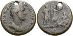 RÖMER RÖMISCHE KAISERZEIT. Antoninus Pius, 138 - 161 n. Chr. AE Medaillon ø 37mm (49,38g). Vs.: ANTONINVS AVG PIVS P M TR P V P P, drapierte Büste mit Lorbeerkranz n. r. Rs.: COS IIII, Kaiser steht mi