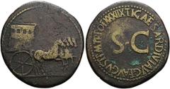 RÖMER RÖMISCHE KAISERZEIT. Tiberius, 14 - 37 n. Chr. AE Sesterz ø 37mm (24,00g). 36 - 37 n. Chr. Mzst. Rom. Vs.: Quadriga n. r., auf dem Wagenkasten Viktoria, Gefangener u. Tropaeum. Rs.: TI CAESAR DI