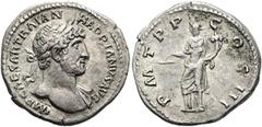 RÖMER RÖMISCHE KAISERZEIT. Hadrian, 117 - 138 n. Chr. Denar ø 19mm (3,23g). 120 - 121 n. Chr. Mzst. Rom. Vs.: IMP CAESAR TRAIAN HADRIANVS AVG, Büste mit Lorbeerkranz u. Gewand auf l. Schulter n. r. Rs
